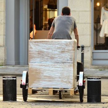 Pallet-schlepping bike trailer offers “last mile” transport solution