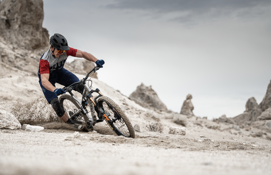 100% launches two new helmets with Smartshock technology