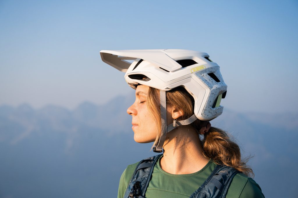 35542 Targon lemon white Lifestyle KIRSTEN NELSON 3 SK 20 ABUS's first Italian-made MTB helmet is the convertible 'Targon'