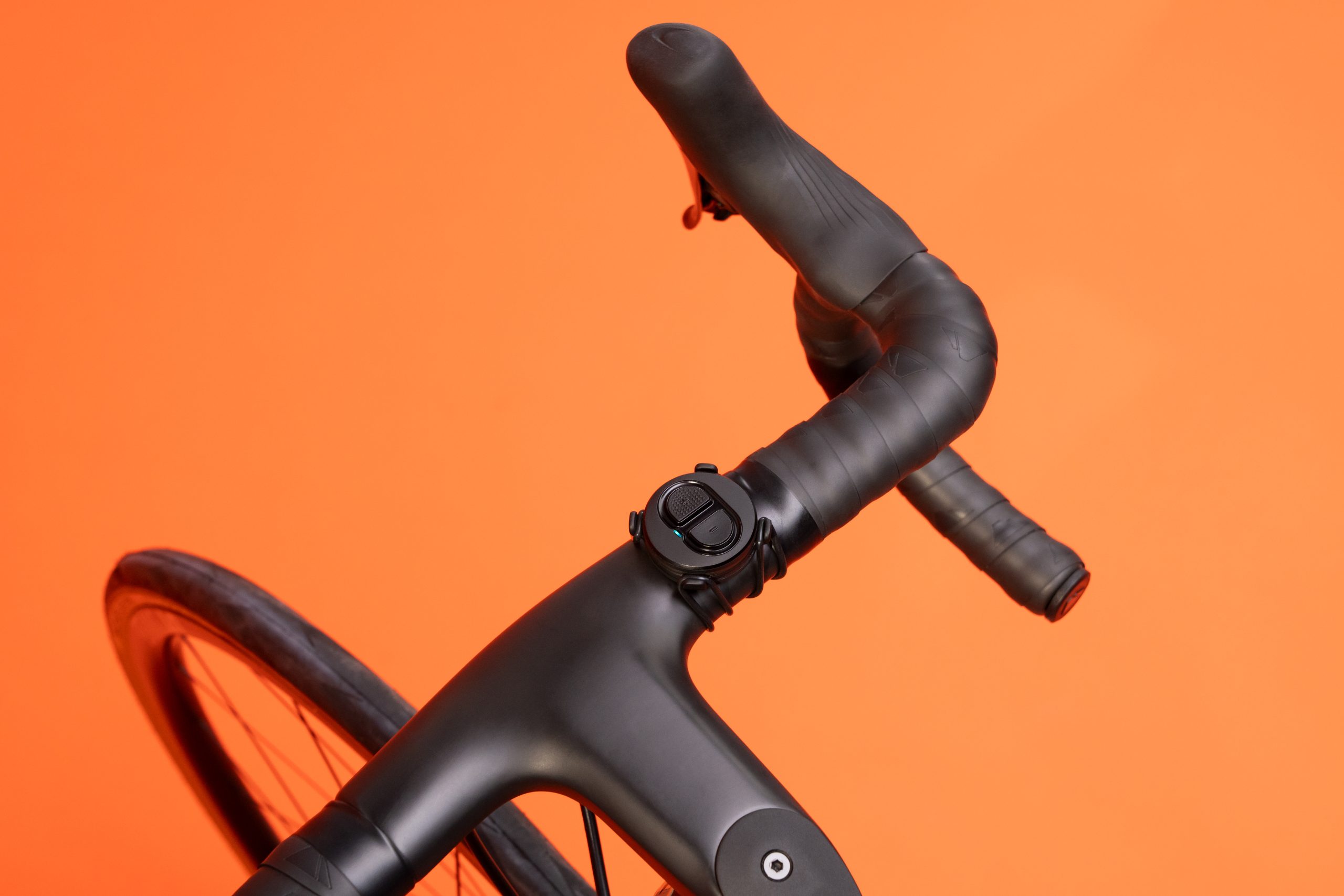 505441 ZWIFT CLICK COG CLICK ON BARS 03 c39422 original 1696019424 scaled Zwift unveils Hub One smart trainer with virtual shifting and single speed cassette