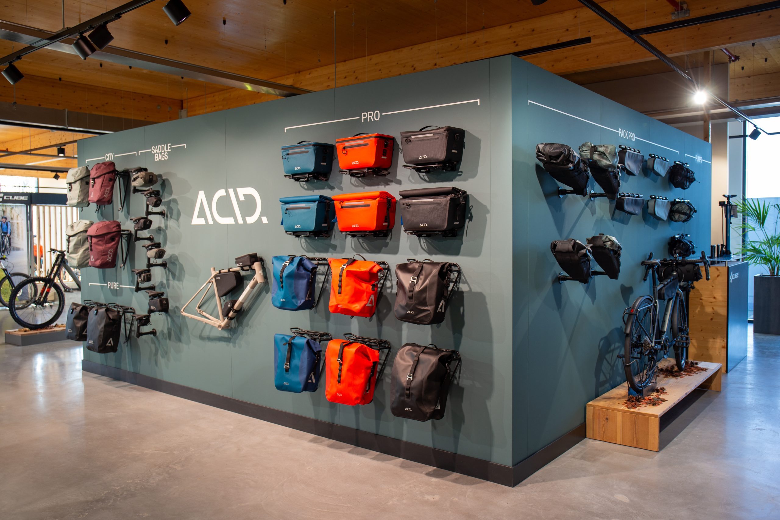 515036 IMG 7313 53bf7f original 1701177812 scaled Oneway Bike opens showroom to showcase Cube range to dealers