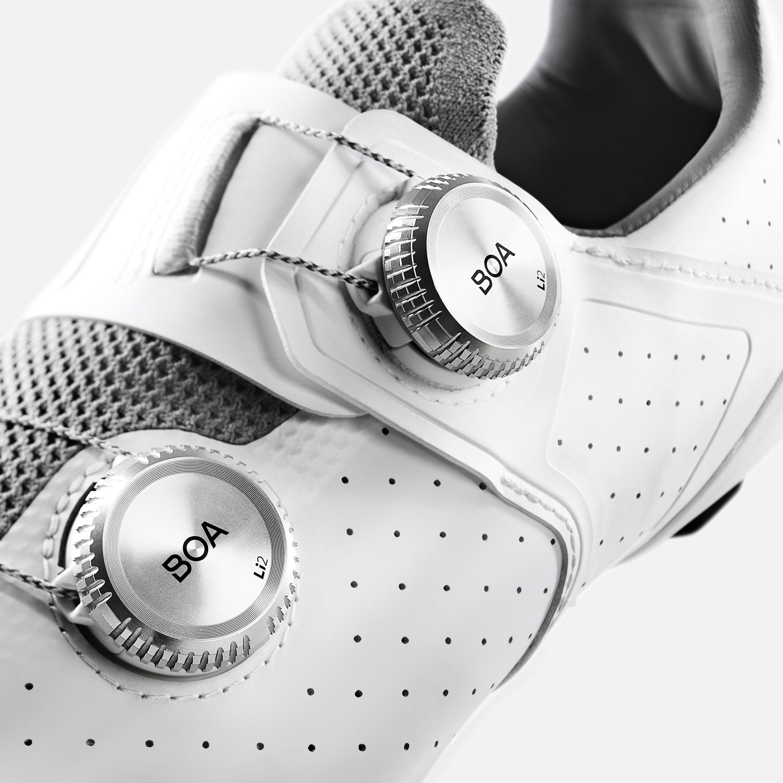 542676 2024 APP Tempr CFR Road Cycling Shoe 9102256 wh Press 01 522d10 original 1718812195 scaled Canyon launches first shoe collection with Tempr CFR