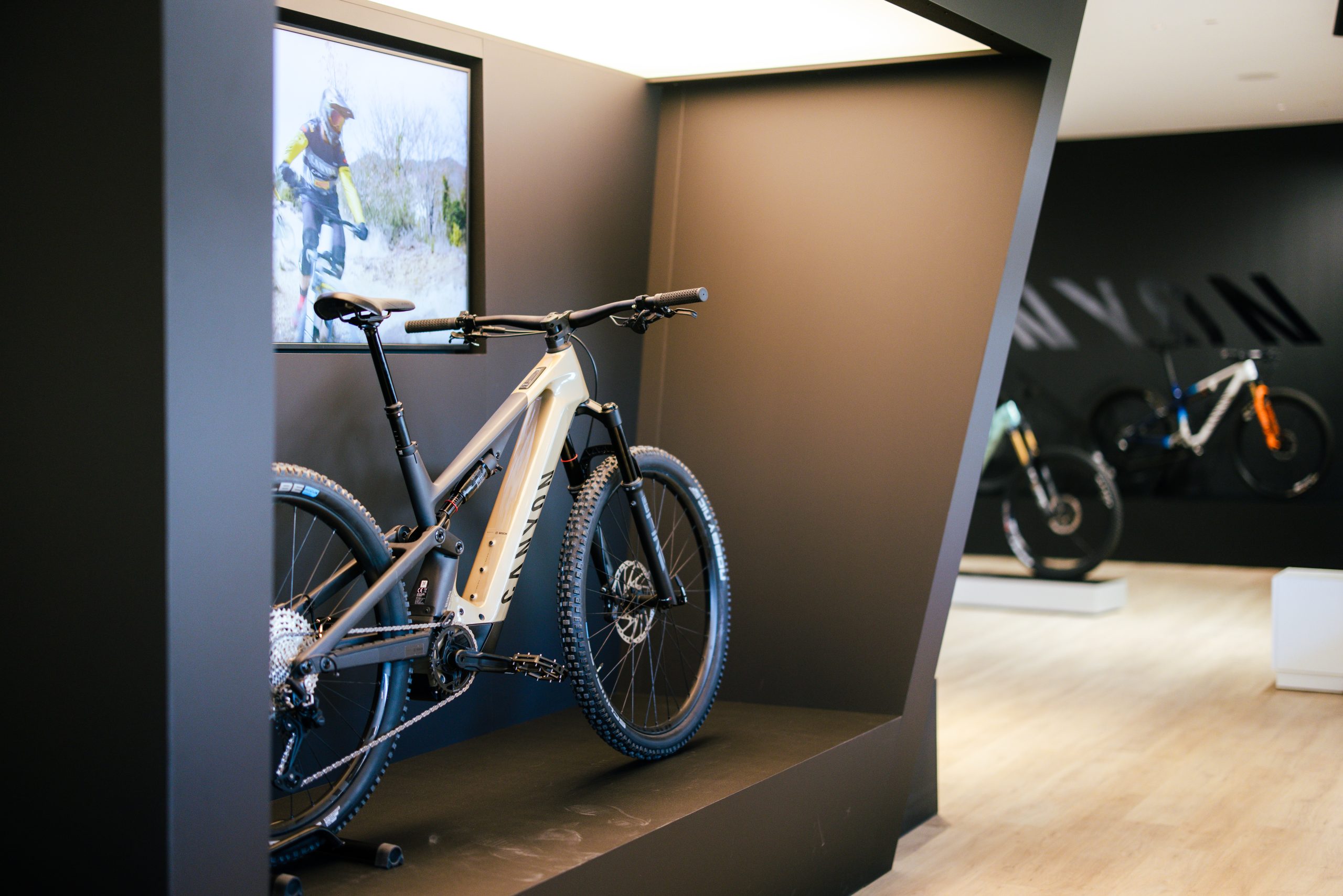 Canyon opens two new customer experience locations in the UK
