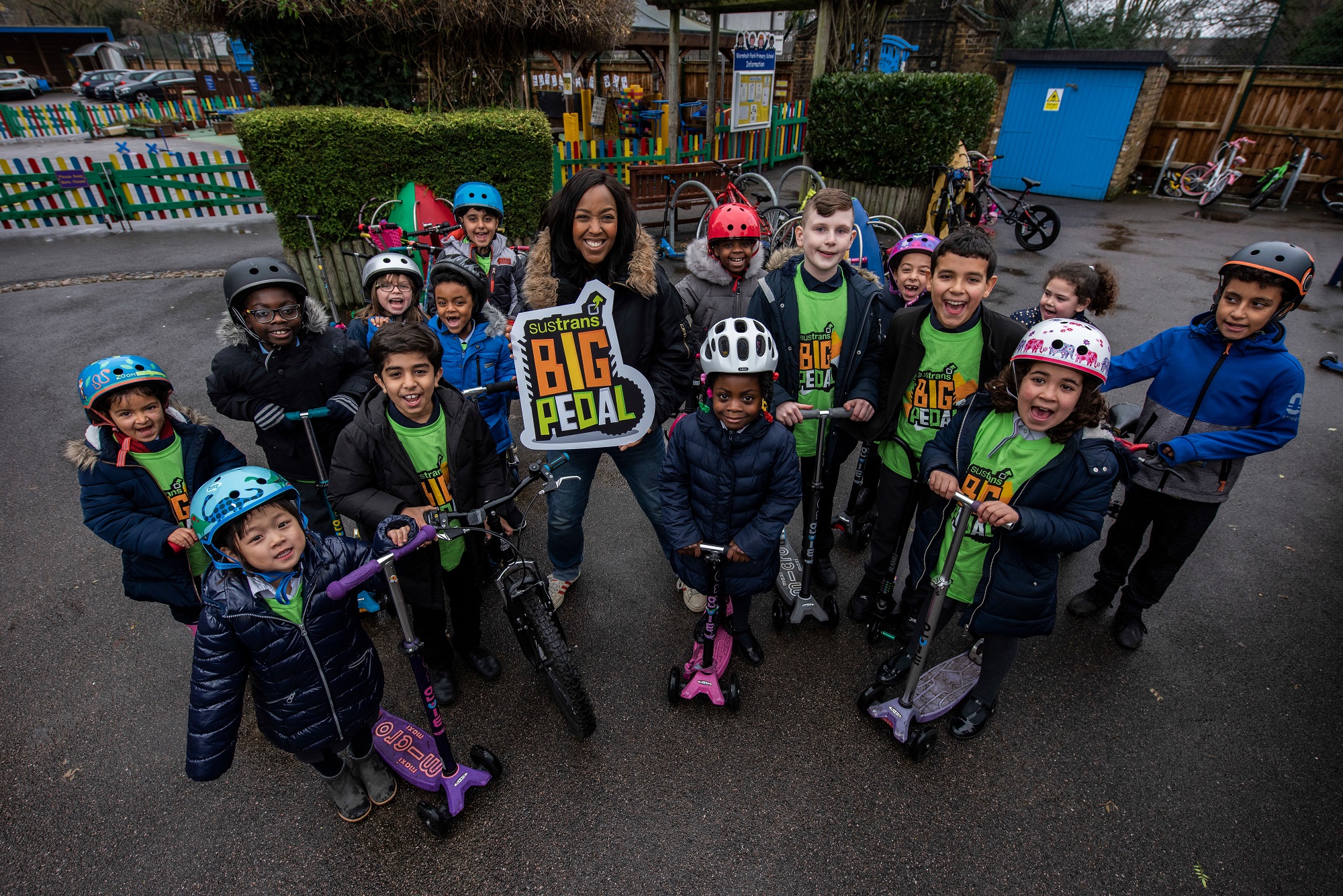 Nearly two thirds of UK teachers ‘want car-free roads outside schools’