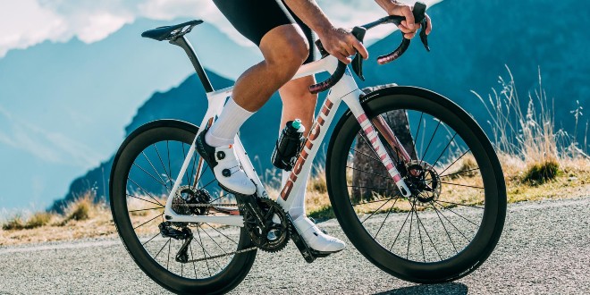 Bianchi creates limited edition Specialissima Giro105 frames