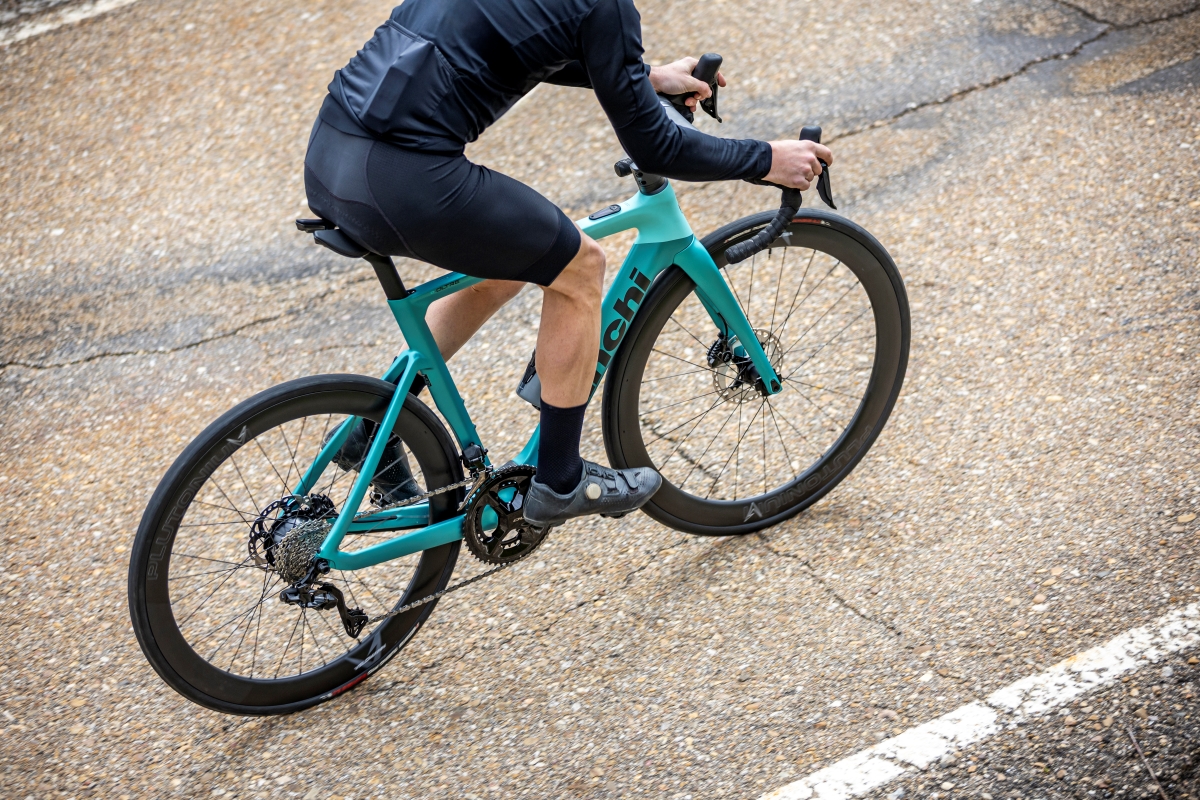 Bianchi launches 11kg e-Oltre with Mahle X30 power