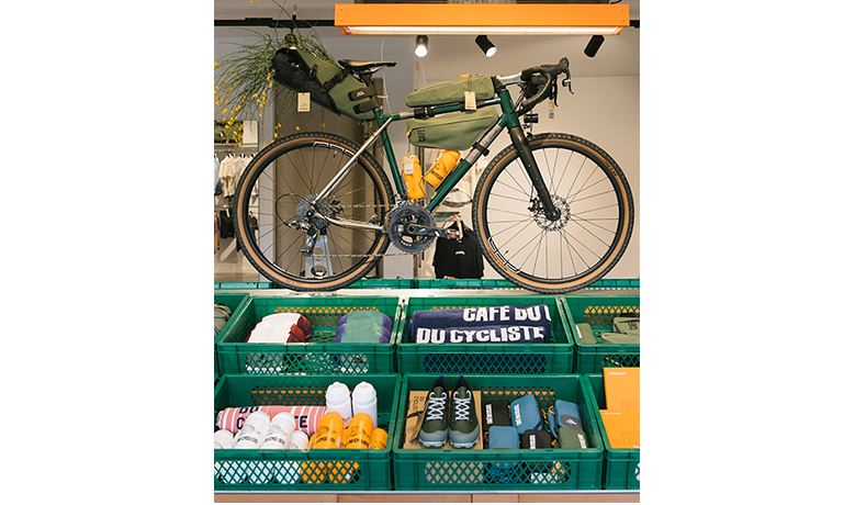 Café du Cycliste arrives at the Giant of Provence