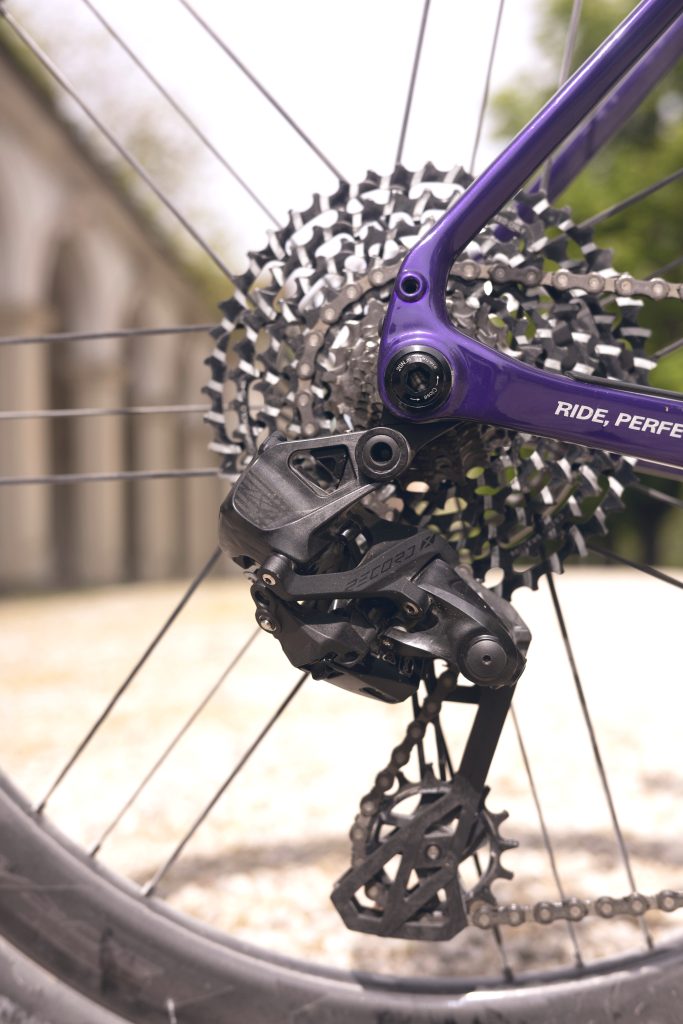 Campagnolo Record Same Stone Details 16 Campagnolo Presents its Record 13 Groupset