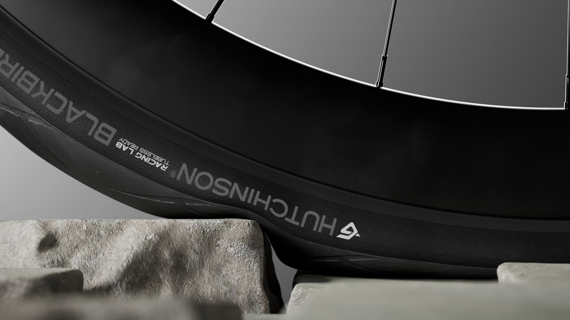 Comfort SlowMo 16 Hutchinson offers wider options for Blackbird road tyre range