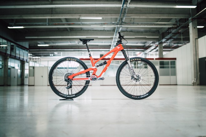 SRAM and YT collaborate to build “ultimate” Jeffsy in aid of WBR
