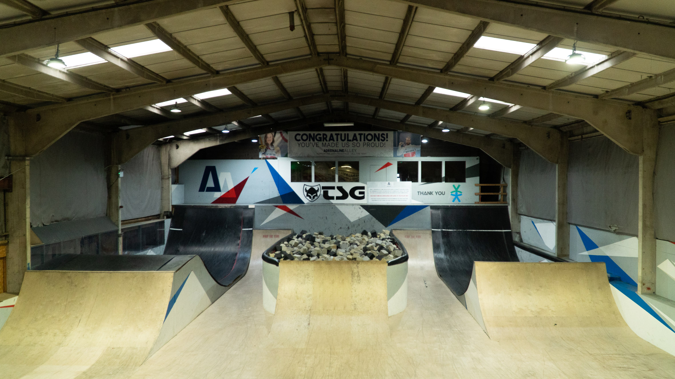 DSC09126lq TSG and Ison Distribution sign sponsorship agreement with Adrenaline Alley