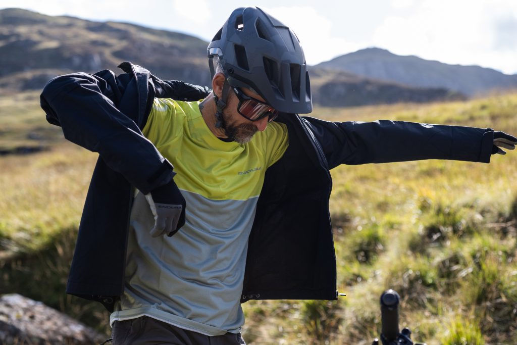 ENDURA AW26 HUMMVEE JPEG RE1160BK RE1553GC RE3232LGR RE1553GC RE9156BK Endura Brings Euphoria of the Ride to Inaugural GO Outdoors Camp Out as Brand Launches Nationwide Retail Partnership