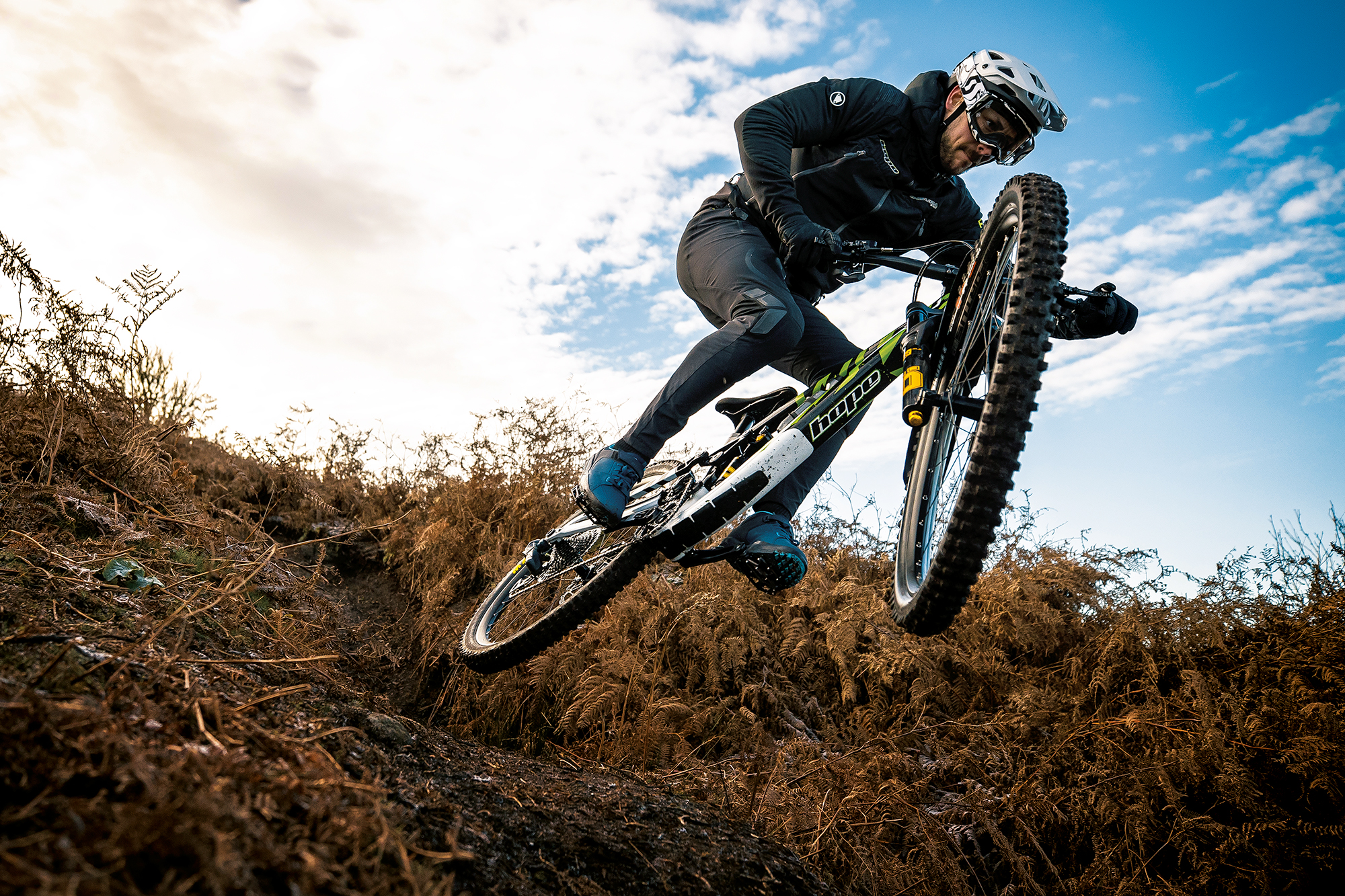 Hope launches new F22 Flat Pedal, with asymmetric shape and concave profile