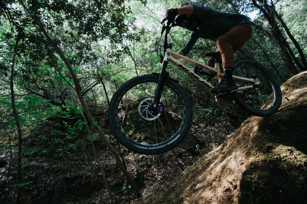 FB manitou finale selezionate 101 Manitou's new Mezzer long-travel fork focuses on "physics, not fashion" with a re-engineered internal platform