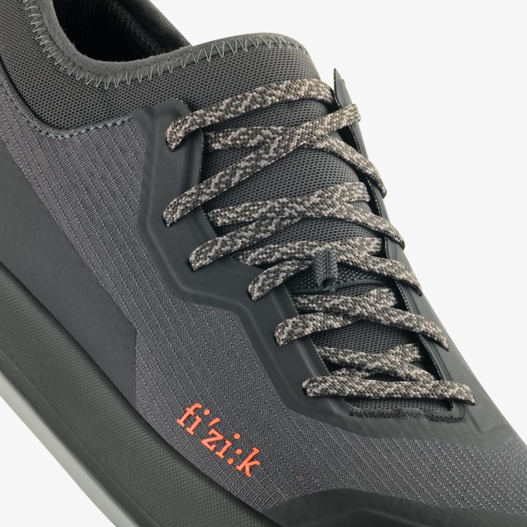 GRGCVTR1K1210 4 fizik versor anthracite black shoes Fizik's new Versor 2 gravity shoe is built for the "modern trail rider"