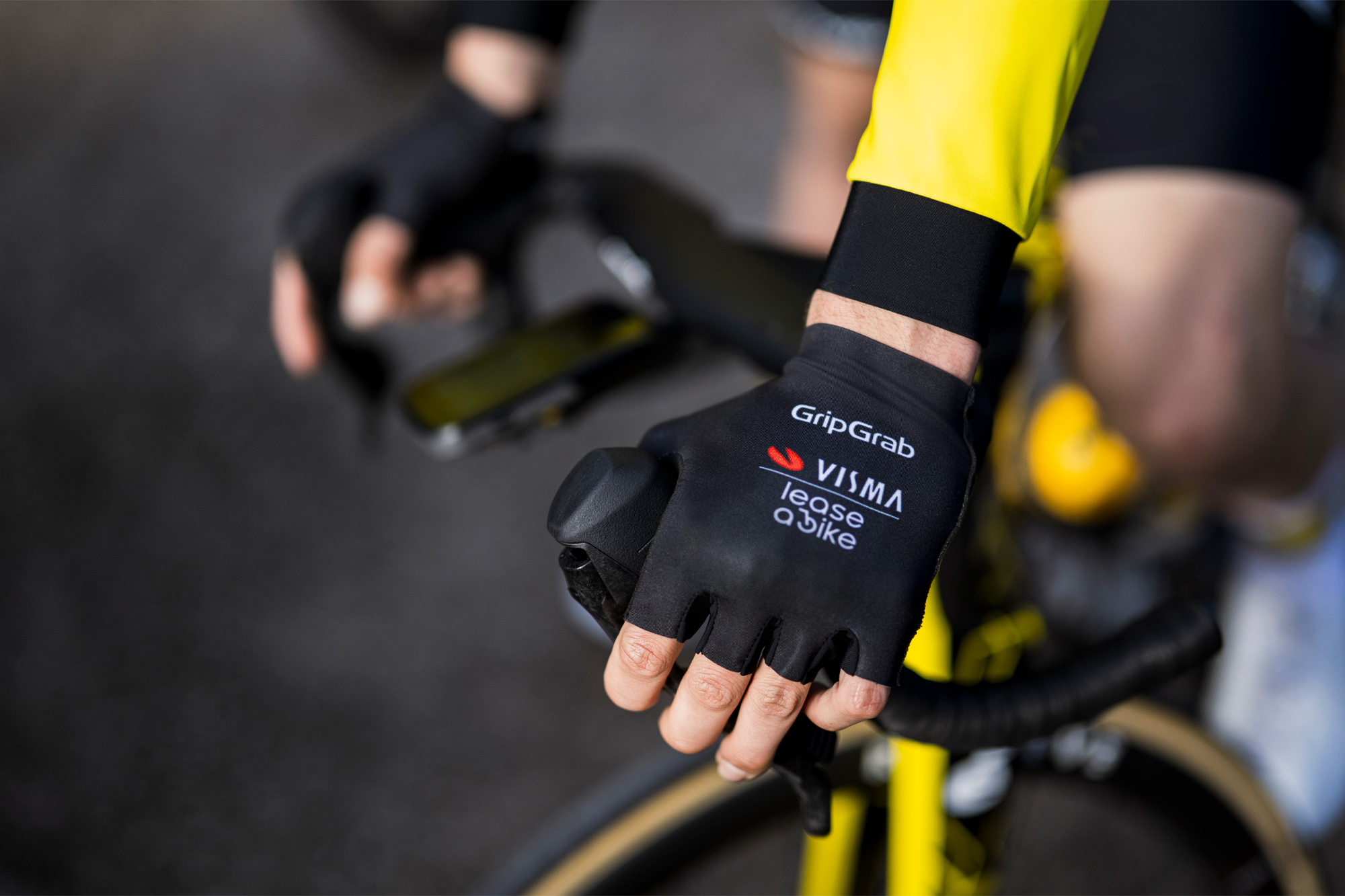 GripGrab announces partnerships with Team Visma | Lease A Bike and UNO-X Mobility for 2025