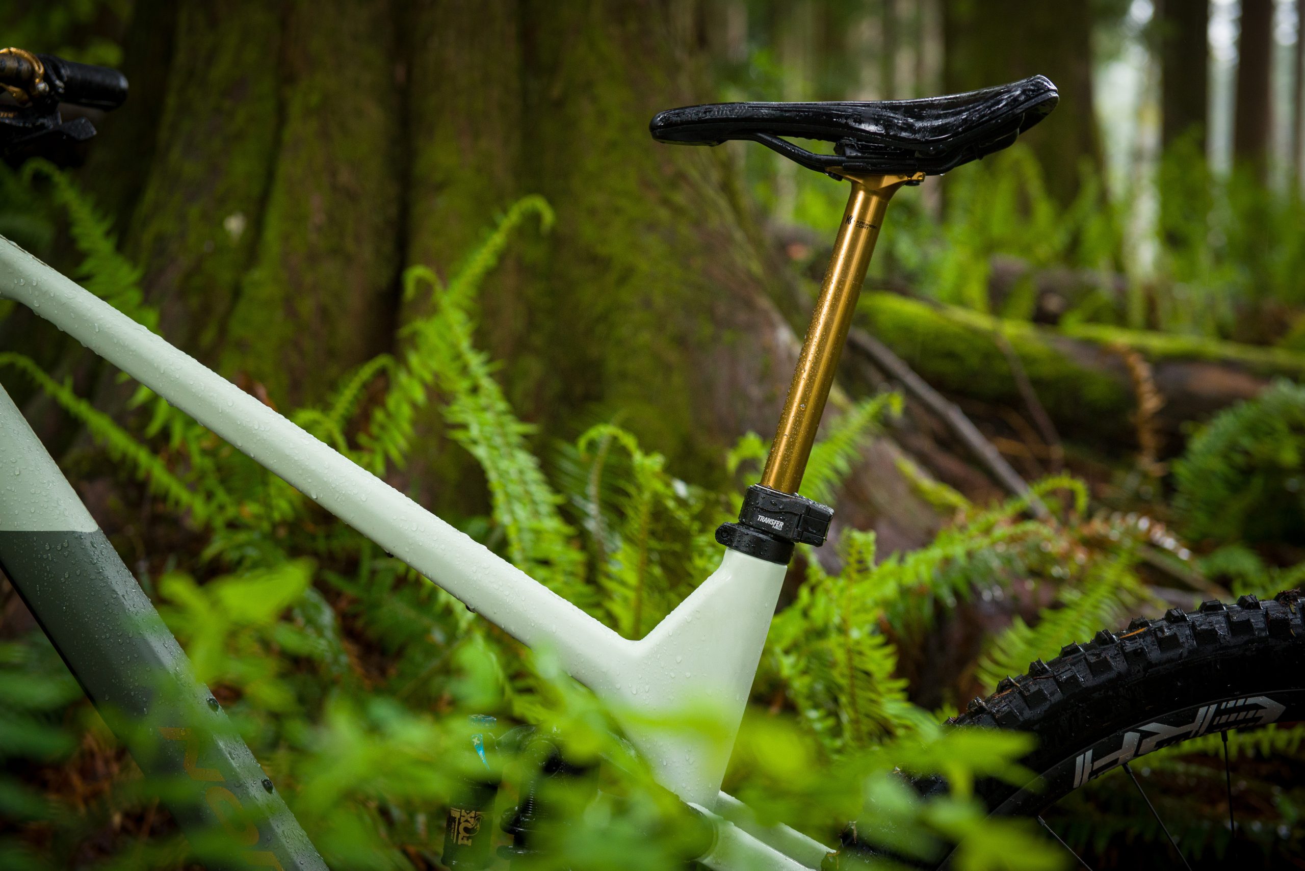 JL2 7978 scaled Fox unveils flagship Transfer Neo wireless dropper post