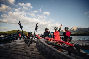 LakeRide MTBers on pier with lake to front Austria’s lake.bike celebrates its 10th anniversary with 2026 plans revealed
