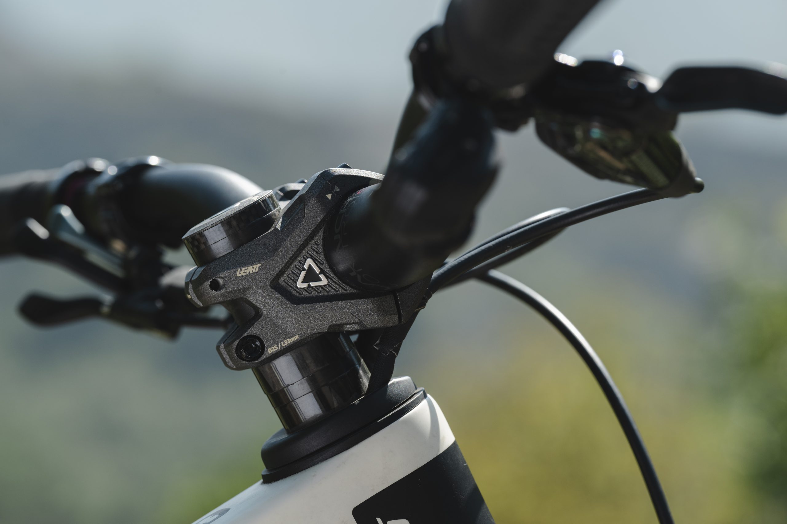 Leatt MY25 MTB byRupertFowler RZ99270 scaled Leatt launches its own line of MTB components