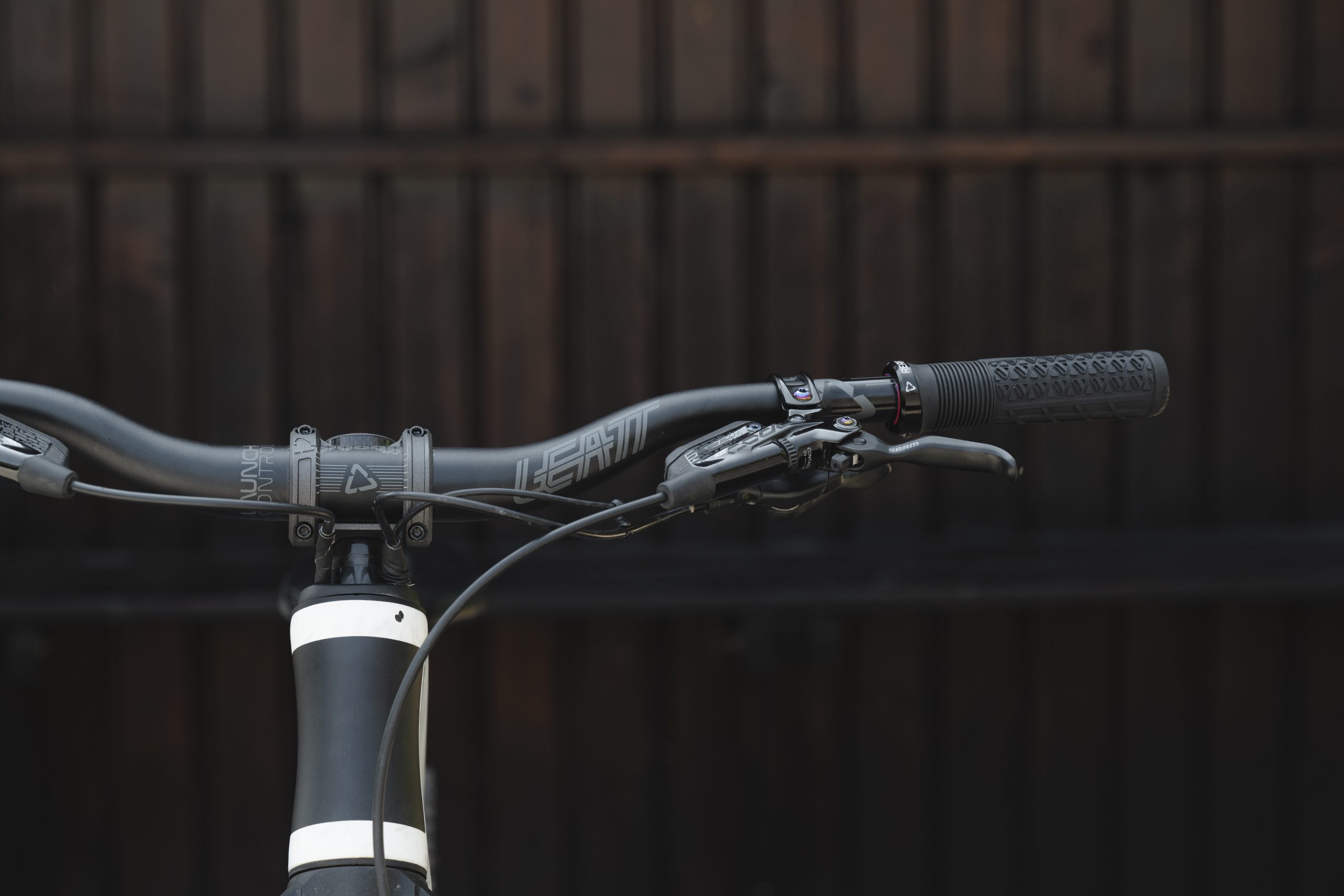 Leatt MY25 MTB byRupertFowler RZ99275 scaled Leatt launches its own line of MTB components