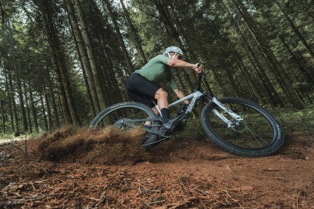 MOTUL BIKE CARE RACING CHAIN LUBE LIFESTYLE SHOT MTB©quentinmaheas Motul launches Racing Chain Lube for performance-focused cyclists