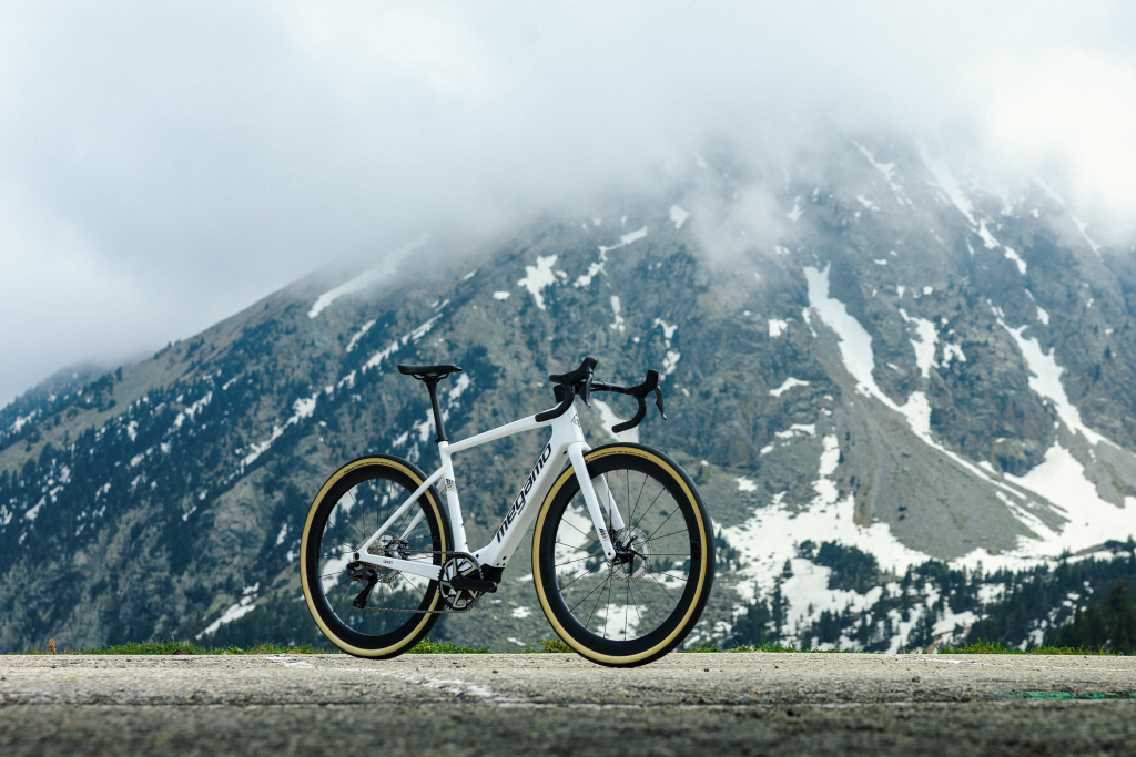 Megamo’s new Upon e-road bike comes with an Avinox motor and 600Wh battery