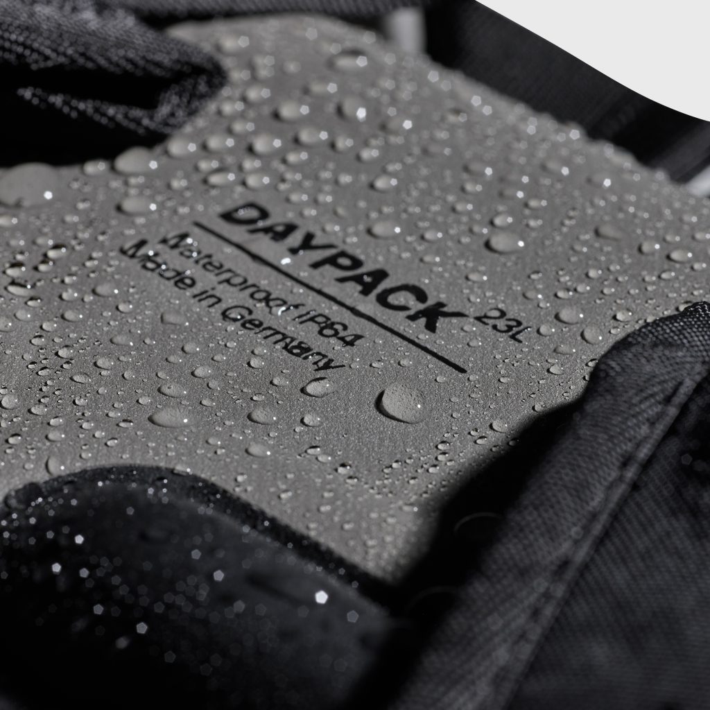 R4212 DAYPACK 23L dark sand waterdrop02 ORTLIEB introduces TIDURA proprietary waterproof fabric system