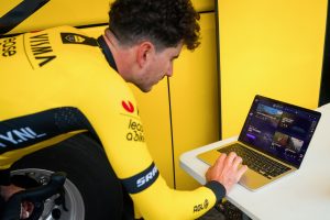 ROUVY screen Losfietsen voor Parijs Roubaix 3 Team Visma | Lease a Bike and Rouvy announce new for 2025 partnership