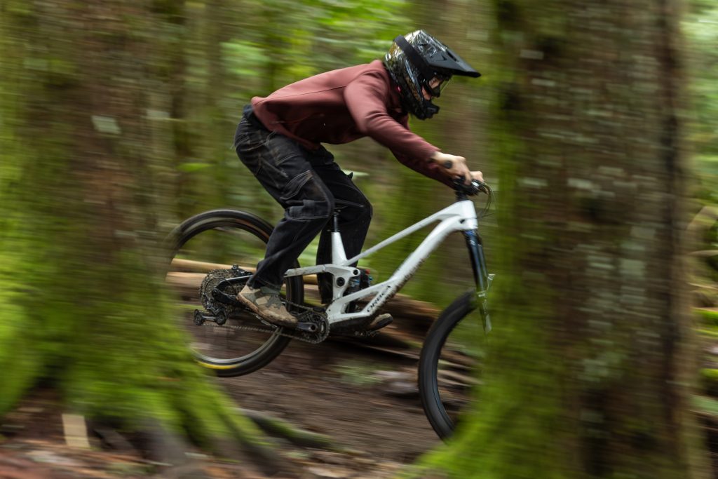 SLorencePhoto Lazer 41B Lazer introduces A-Line KinetiCore – Lazer’s premium full-face helmet made from carbon
