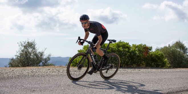 Santini shows commitment to environment with eco-friendly jerseys and compostable packaging