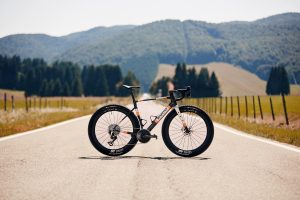 Sarto out on the road Sarto launch Raso Gravel Wide: Custom carbon for modern gravel racing