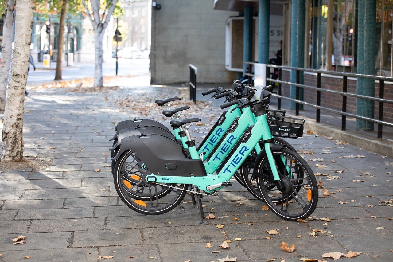 transportabel Recite fremsætte E-scooter trial operator Tier adds 500 e-bikes to London borough - Business  - BikeBiz