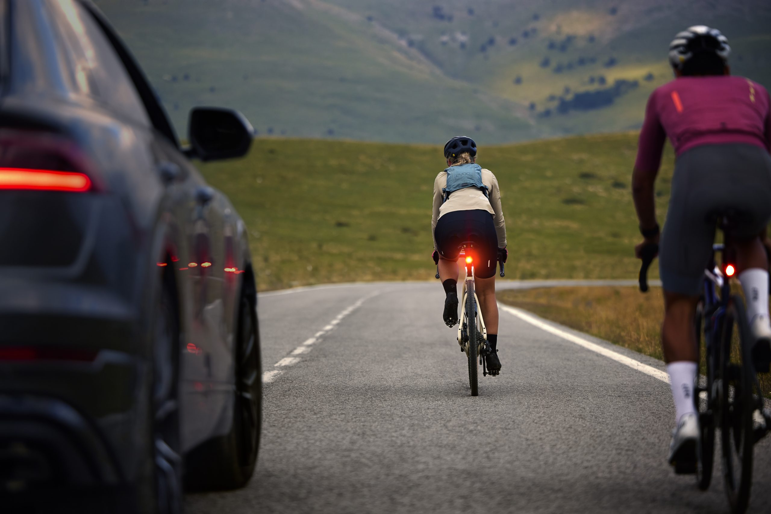 Varia RearVue 820 lifestyle 3 scaled Garmin unveils Varia RearVue 820, its brightest and most powerful radar tail light for cyclists