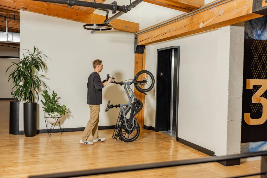 Vertical rolling JPEG large 2400 x 1600 px Tern unveils all-new compact HSD cargo bike