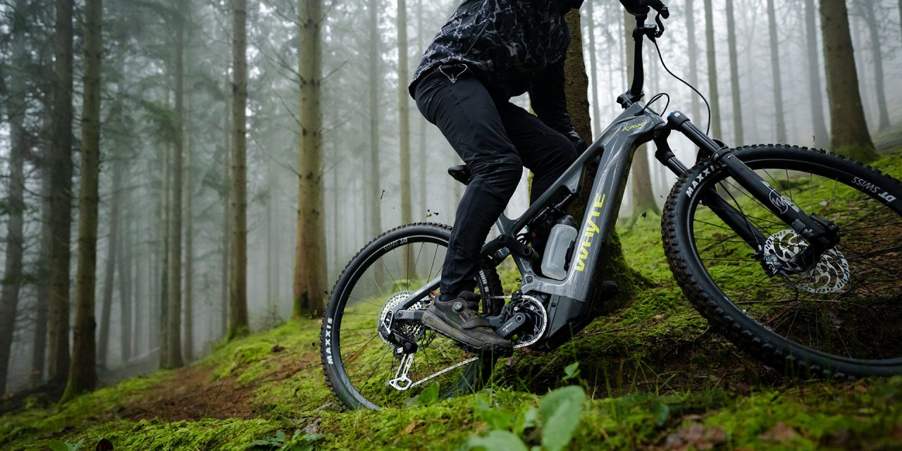 Whyte’s Kado RSX V2 benefits from Fox’s updated Float 38 Performance Elite suspension and Bosch Kiox top tube display for 2027