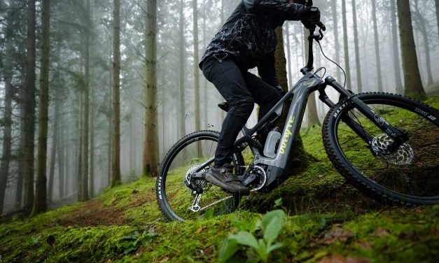 Whyte’s Kado RSX V2 benefits from Fox’s updated Float 38 Performance Elite suspension and Bosch Kiox top tube display for 2027