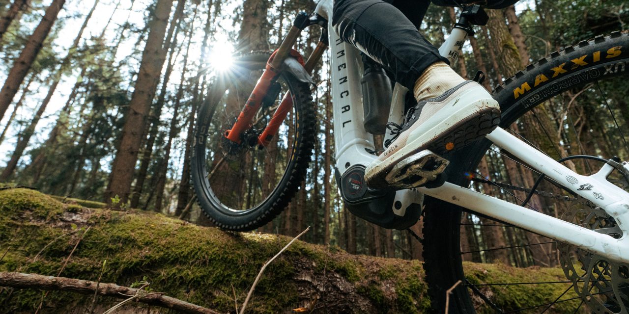 Fizik’s new Versor 2 gravity shoe is built for the “modern trail rider”