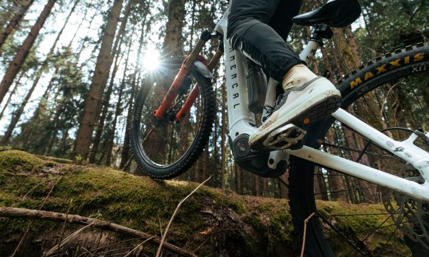 Fizik’s new Versor 2 gravity shoe is built for the “modern trail rider”