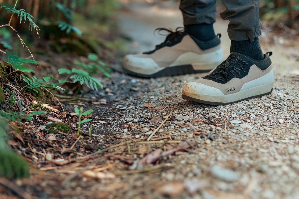 fizik VERSOR 2 17 Fizik's new Versor 2 gravity shoe is built for the "modern trail rider"