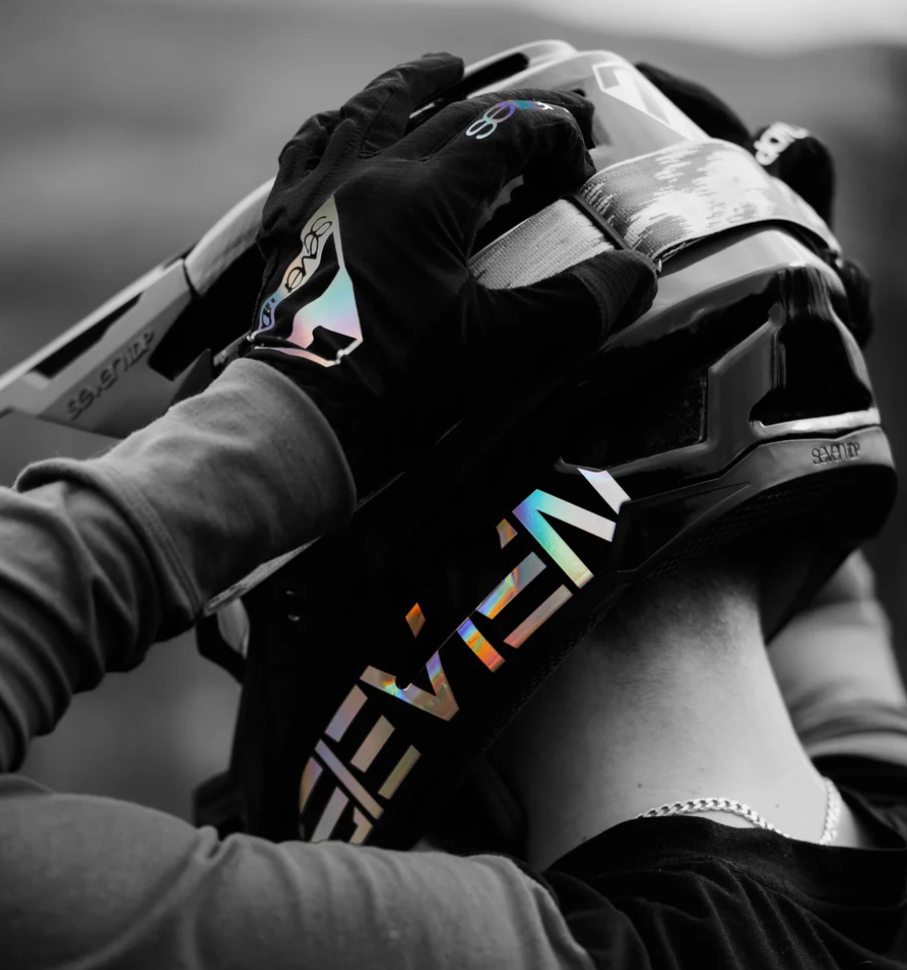 image003 3 1 7iDP launches limited edition Holographic Series