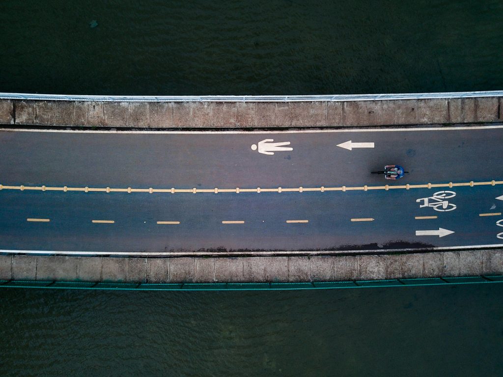 kande bonfim 17 z oaDvgc unsplash How we move