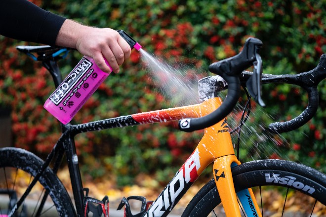 Muc-Off joins forces with Bahrain Mclaren