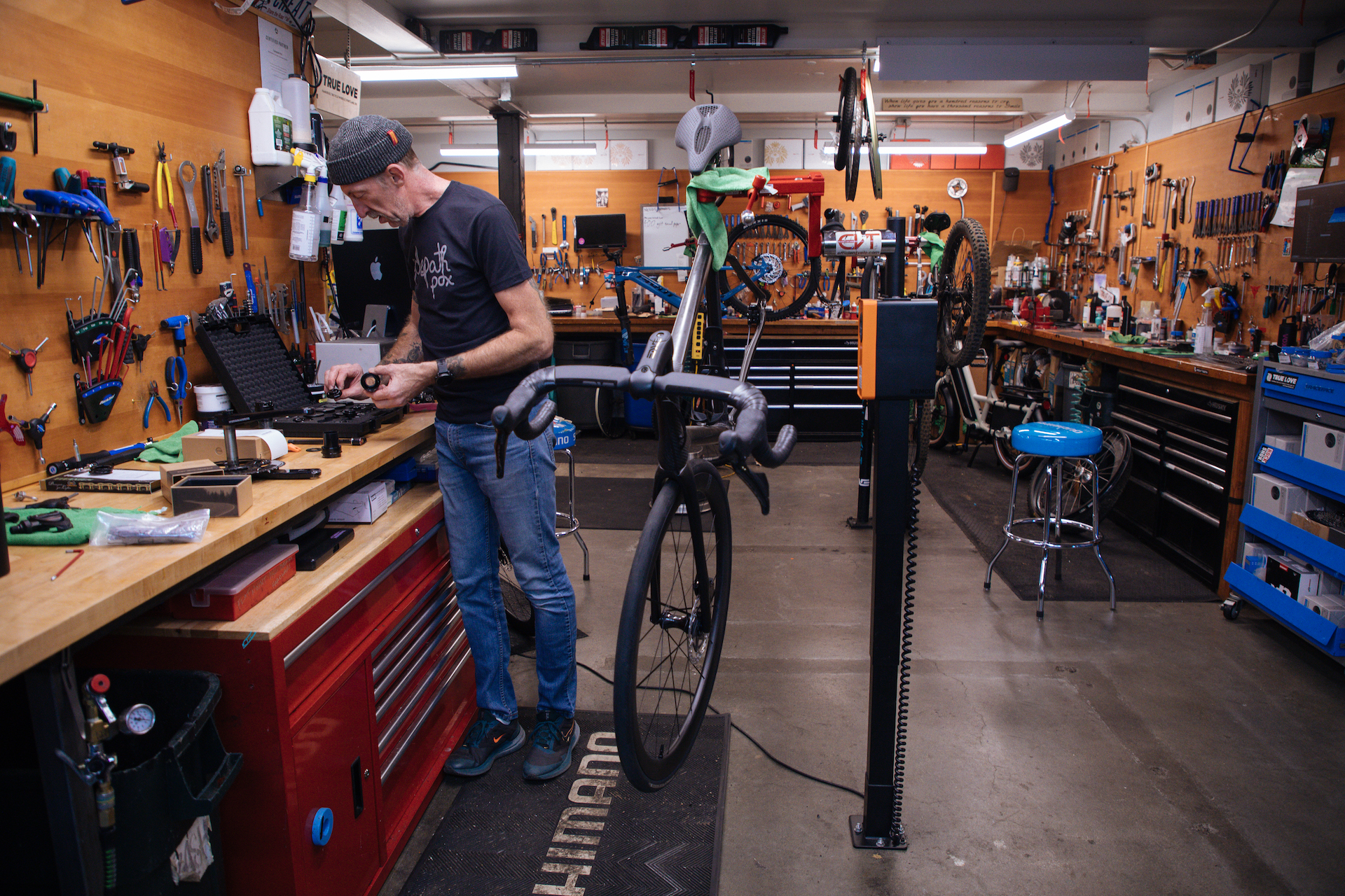 Remco Tools Brings Electric Repair Stand to UK Market